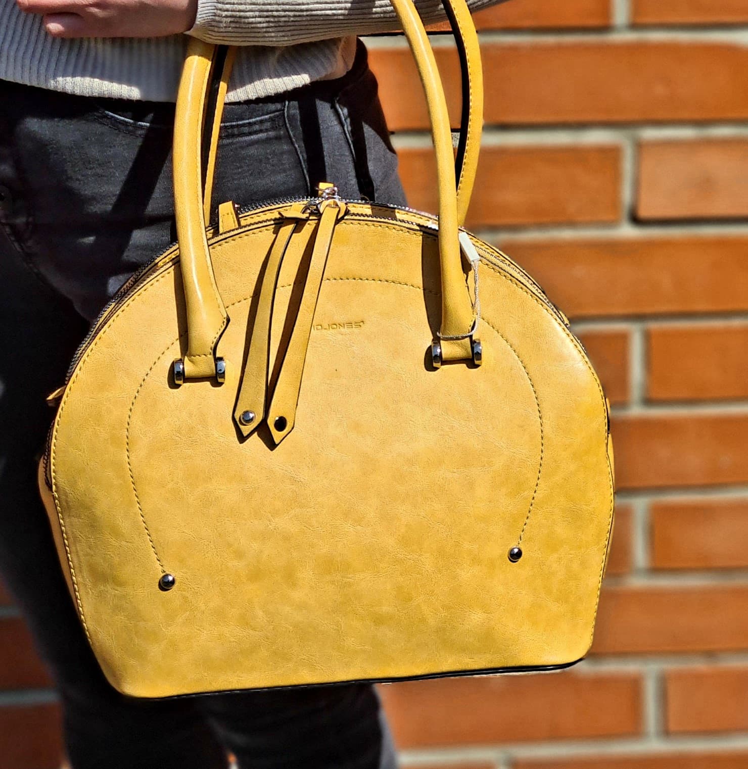 sac main jaune